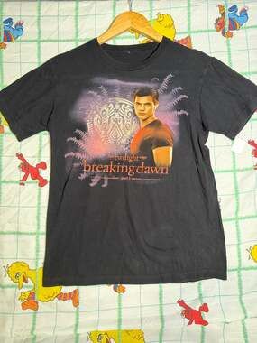 The Twilight Saga: Breaking Dawn Part 1 Jacob Black Crest Movie Promo T-Shirt